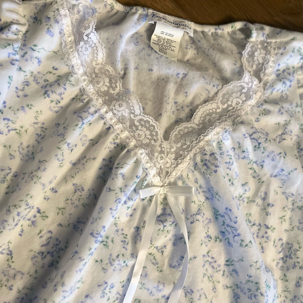 Soft grannycore nightgown